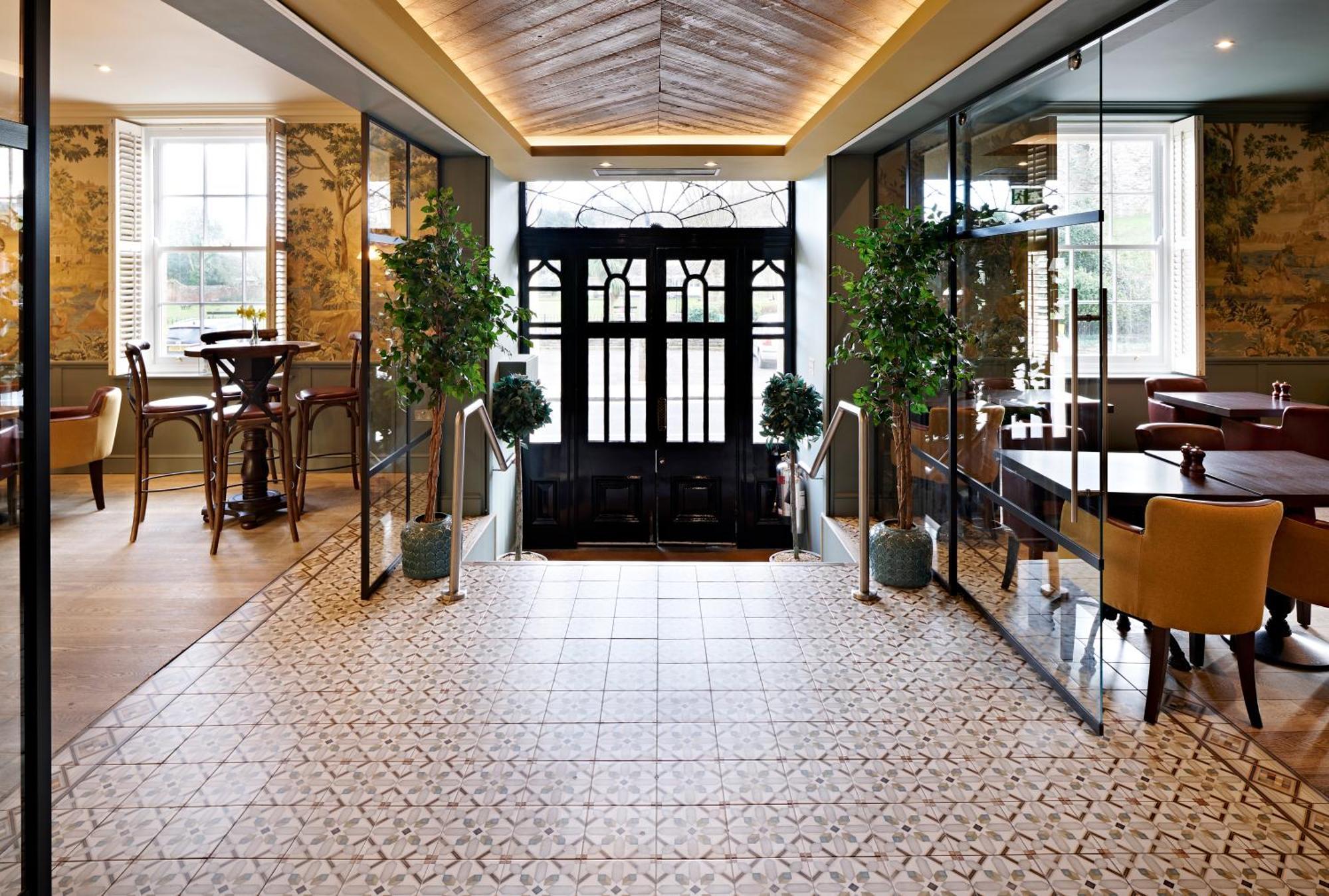 The Kings Arms Hotel Christchurch  Exterior photo
