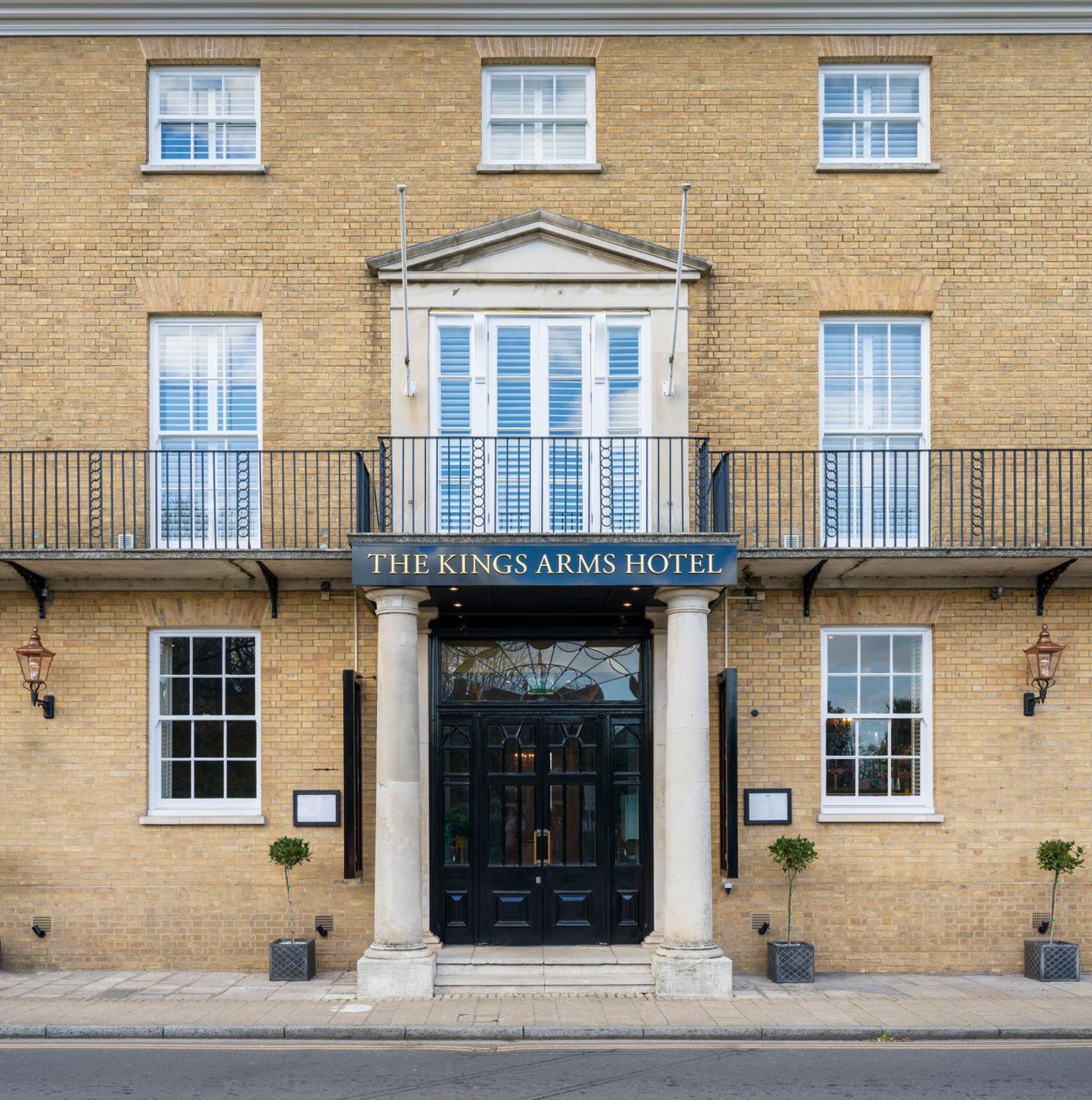 The Kings Arms Hotel Christchurch  Exterior photo